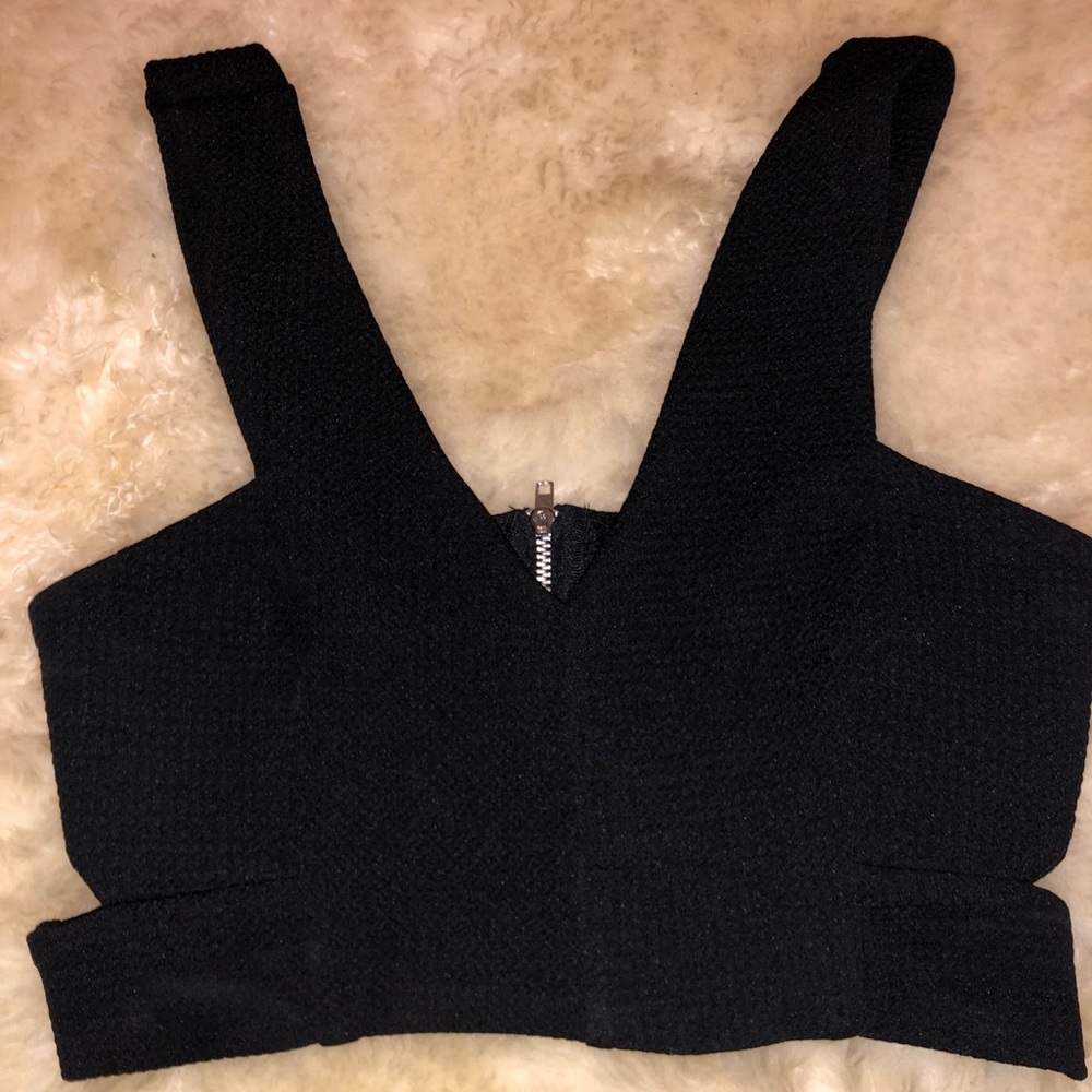 Black crop top size M